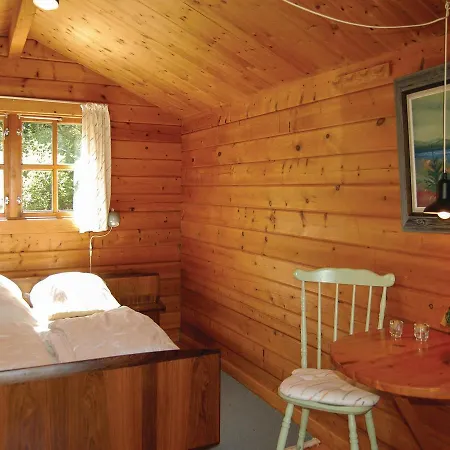 Vakantiehuis Three-bedroom Holiday In *